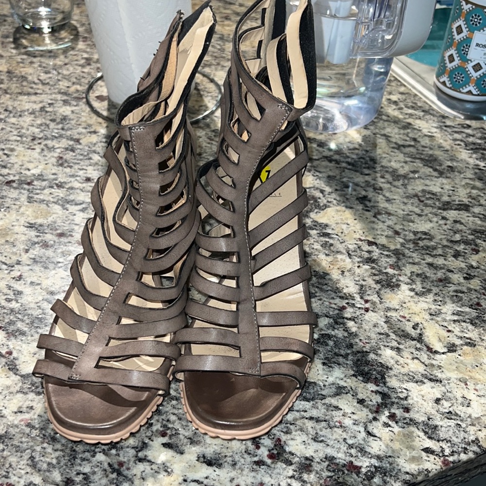 Women’s comfortable and stylish heel wedges Volatile brand
